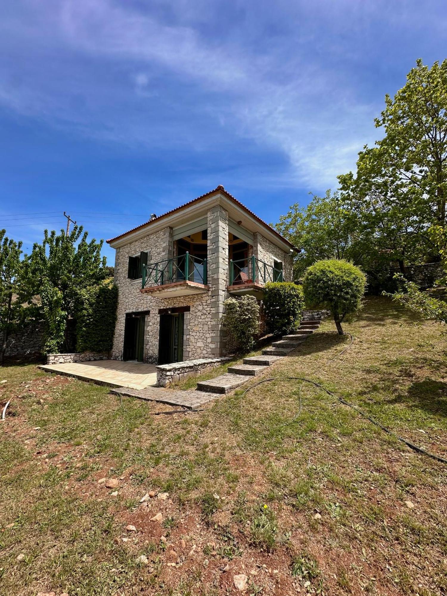 Nano στο βουνό με τζάκι Villa
